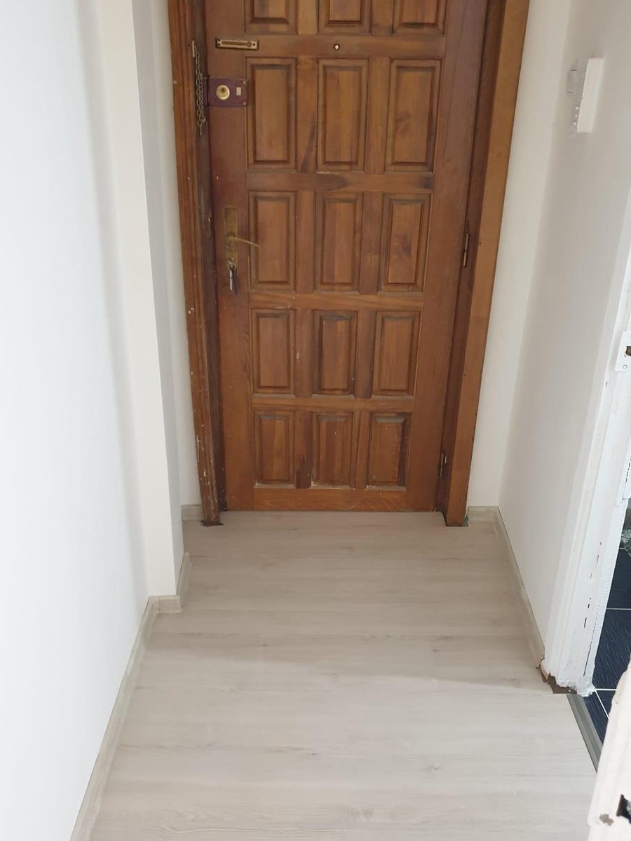 Persoana fizica,vând apartament cu 2 camere ,etajul 3,zona Sagului