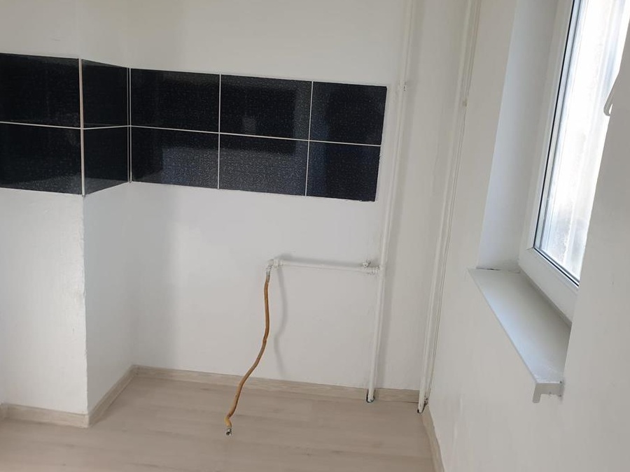 Persoana fizica,vând apartament cu 2 camere ,etajul 3,zona Sagului
