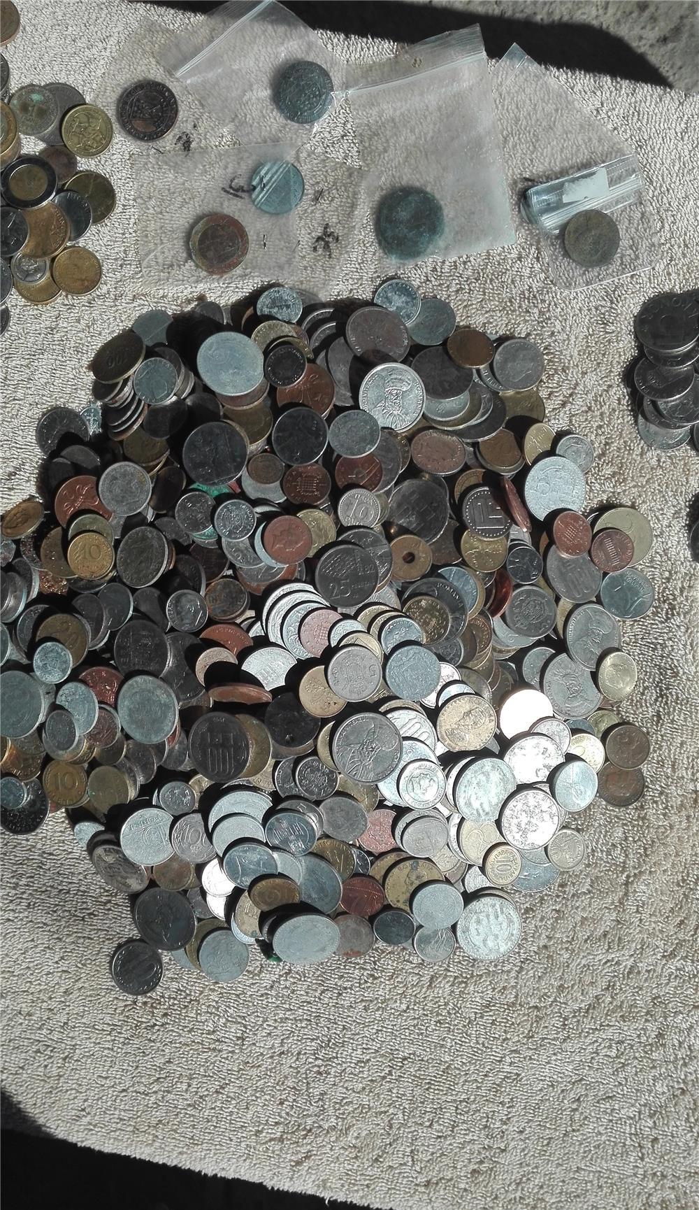 Peste 350 de monede vechi