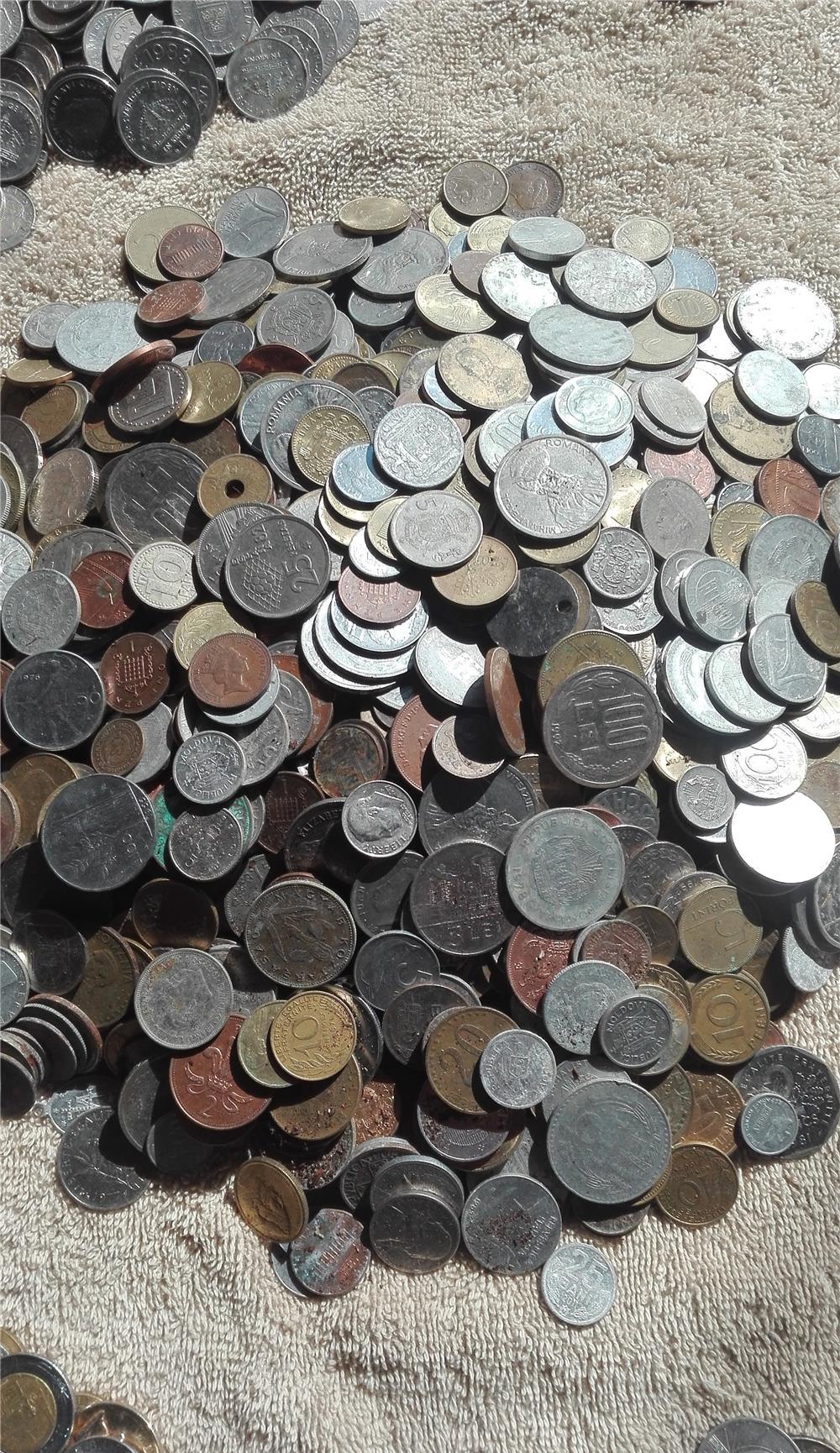 Peste 350 de monede vechi