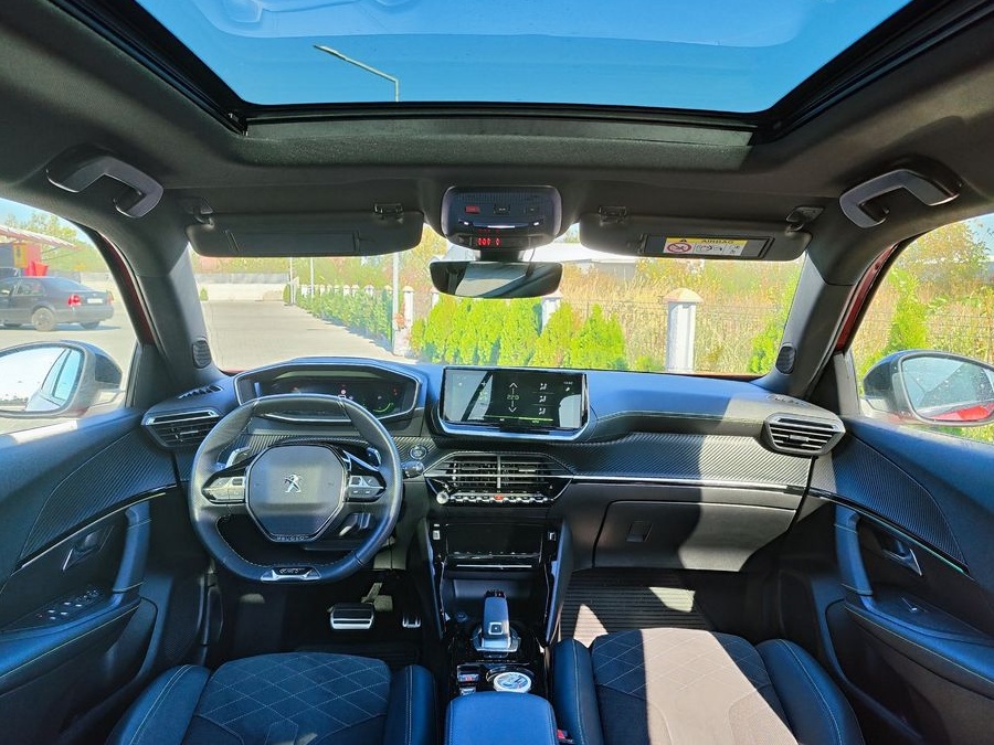 Peugeot 2008 1.2 L PureTech STT EAT8