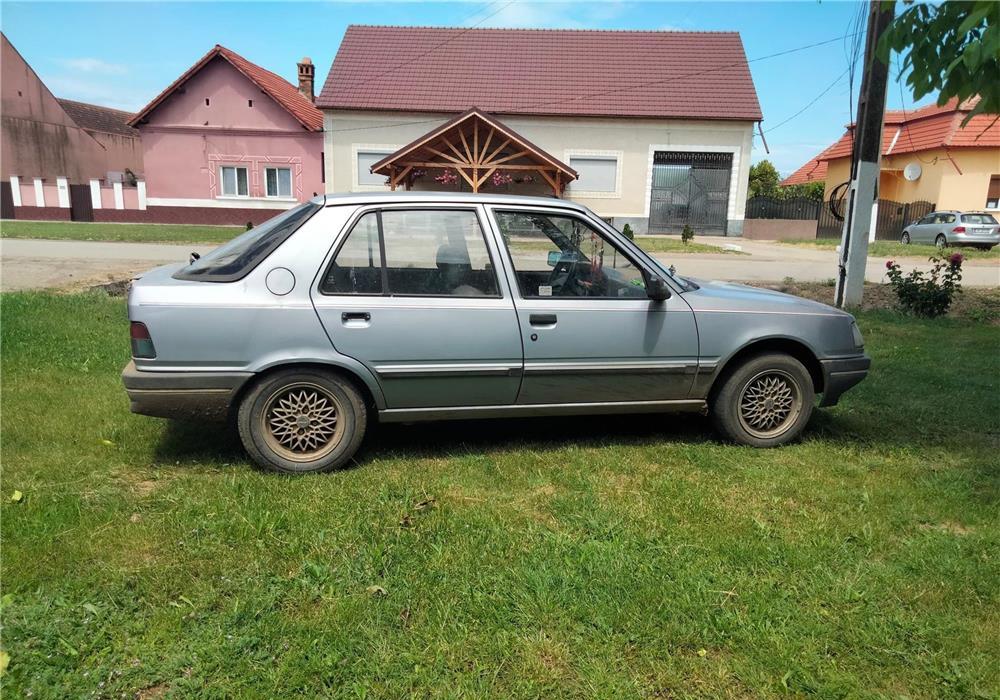 Peugeot 309