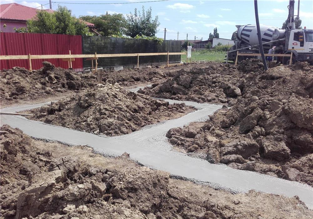 P.F. construcții, execut case la roșu