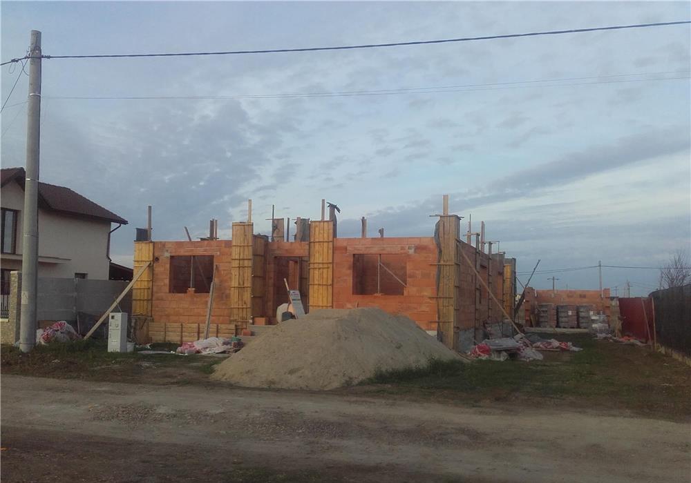 P.F. construcții, execut case la roșu