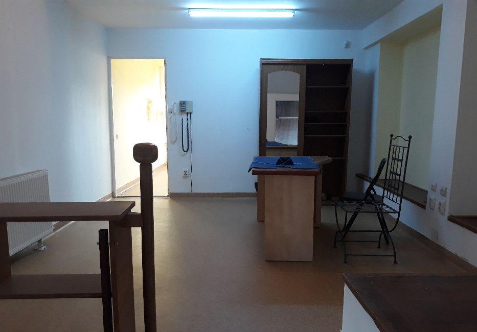 P.F. inchiriez spatiu 2 camere mansarda zona P-ta M. Viteazul