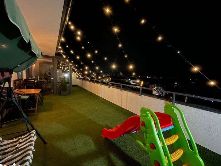 PF vand apartament cu 3 camere si terasa