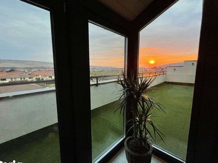 PF vand apartament cu 3 camere si terasa