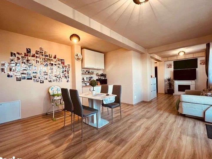 PF vand apartament cu 3 camere si terasa