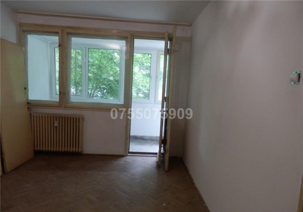 Piata Muncii metrou,Basarabia,DECOMANDAT,parter inalt cu BALCON,GEAM LA BAIE