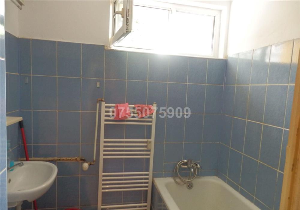 Piata Muncii metrou,Basarabia,DECOMANDAT,parter inalt cu BALCON,GEAM LA BAIE