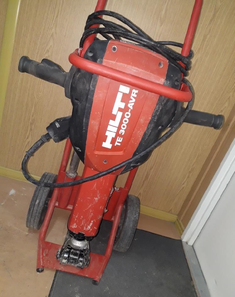 Pickhammer Hilti TE 3000.Inchiriaza duminica pentru o zi si primesti a doua zi gratis!