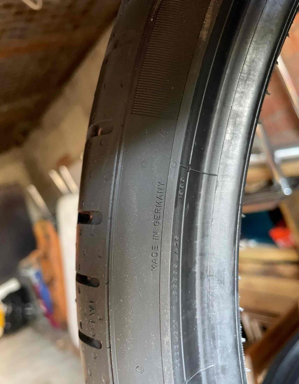 Pirelli P Zero 245/30 ZR20 90Y