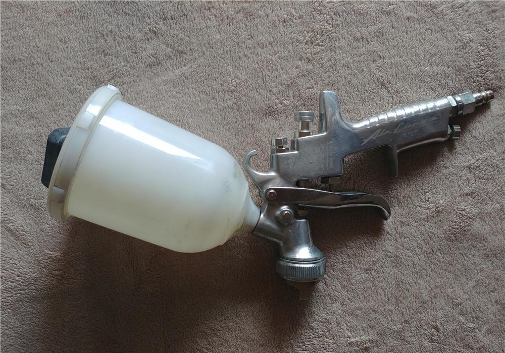 Pistol de vopsit Anest Iwata AZ3 HTE2, duza 1,8, utilizat