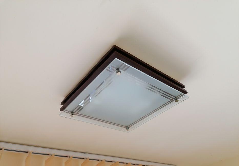 Plafonieră pătrată 30x30 cm culoare maro material metal/lemn/sticlă becuri led incluse două bucăți