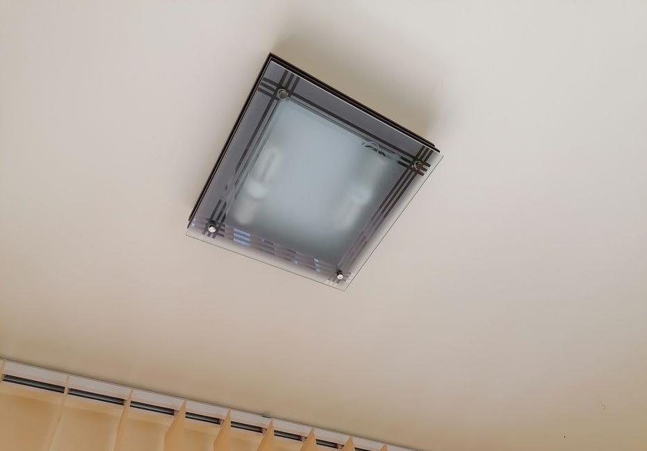 Plafonieră pătrată 30x30 cm culoare maro material metal/lemn/sticlă becuri led incluse două bucăți