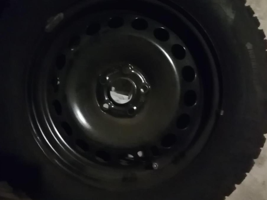 PNEURI IARNA NOI 215/60/R16