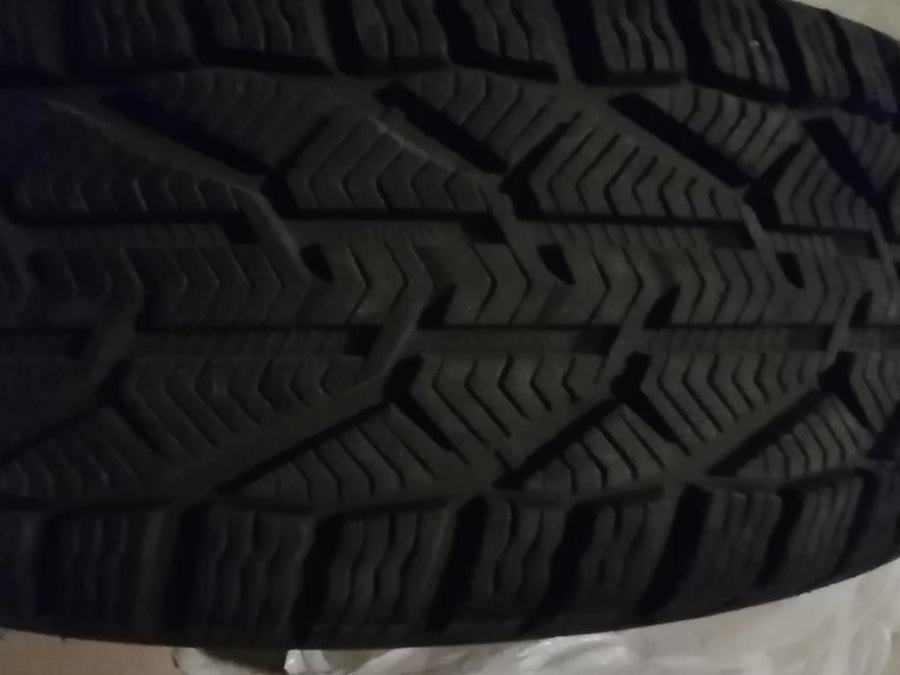 PNEURI IARNA NOI 215/60/R16