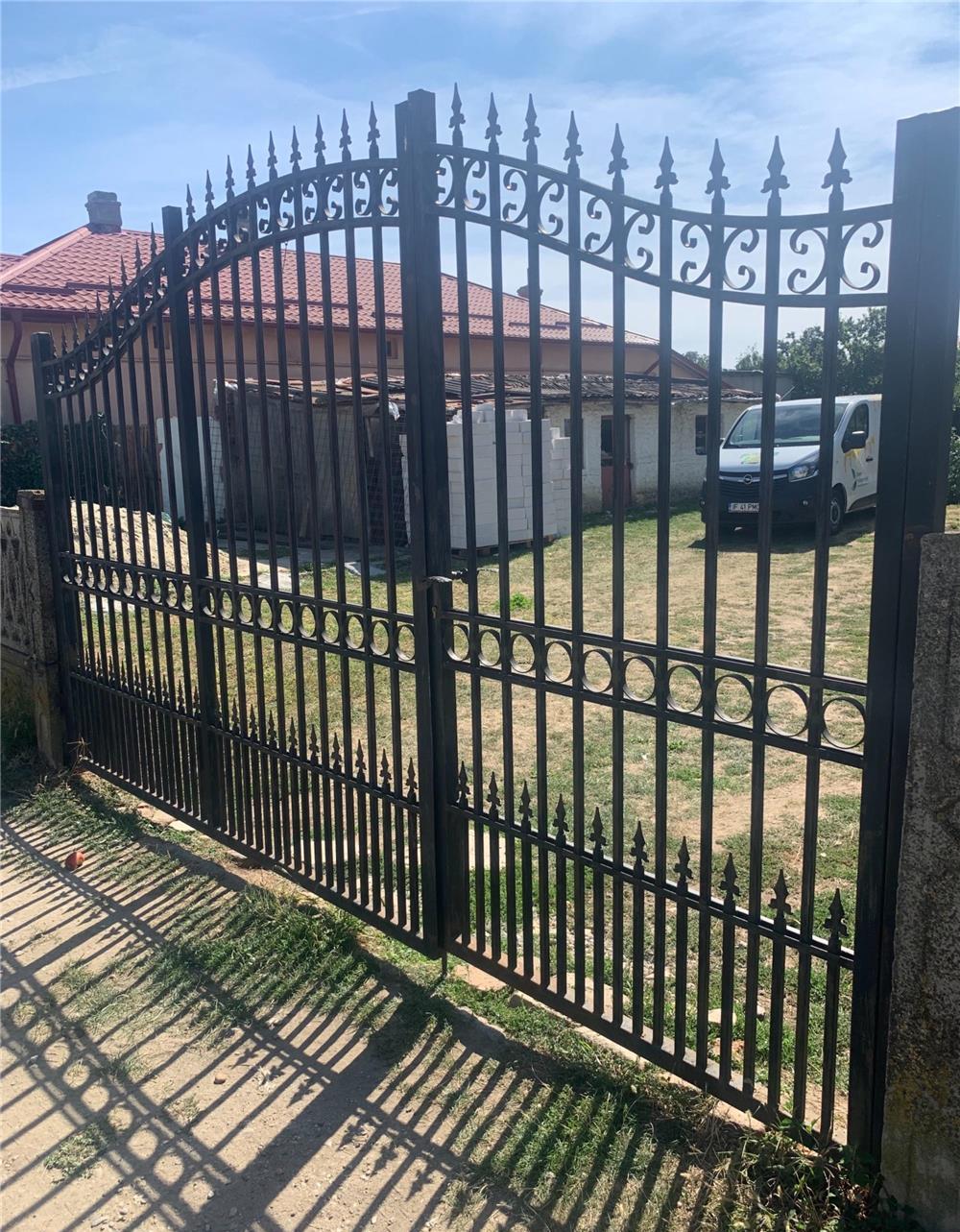 Poarta acces auto din doua părți