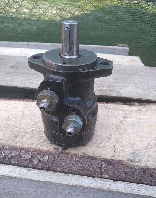 Pompa hidraulica CAT  HIDROMOTOR ROTIRE,Caseta servo directie Tractor.
