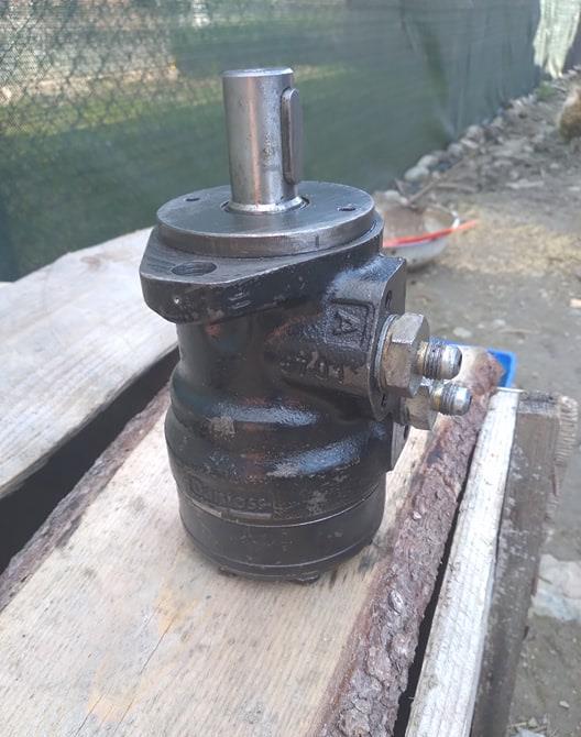 Pompa hidraulica CAT  HIDROMOTOR ROTIRE,Caseta servo directie Tractor.