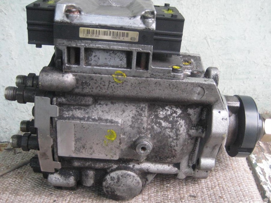 POMPA INJECTIE ptr SAAB 93 anul  2001- motor 2,2  -cu 2 mufe electrice de conectare