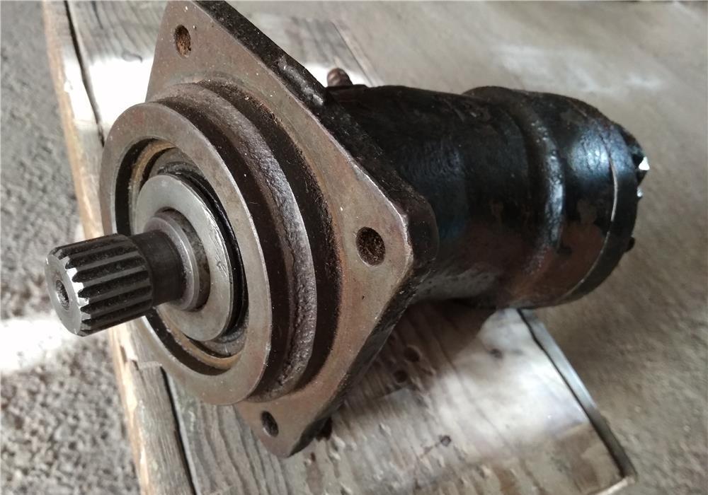 Pompa tractor U650 și pt buldo