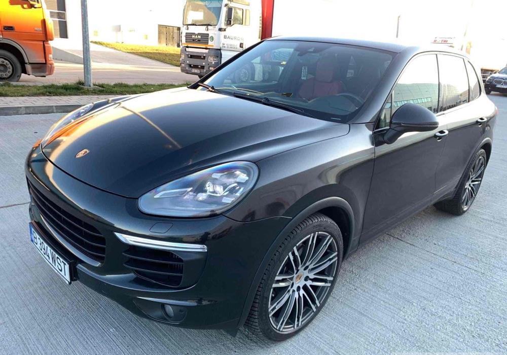 Porsche Cayenne 3.0 Diesel  2016 Sunroof  Perne active  Piele roșie Faruri LED  42-euro +TVA