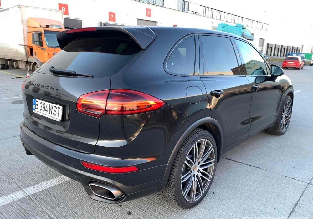 Porsche Cayenne 3.0 Diesel  2016 Sunroof  Perne active  Piele roșie Faruri LED  42-euro +TVA