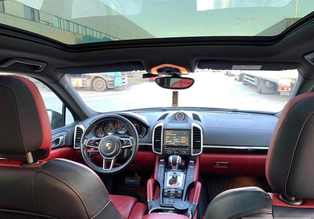 Porsche Cayenne 3.0 Diesel  2016 Sunroof  Perne active  Piele roșie Faruri LED  42-euro +TVA