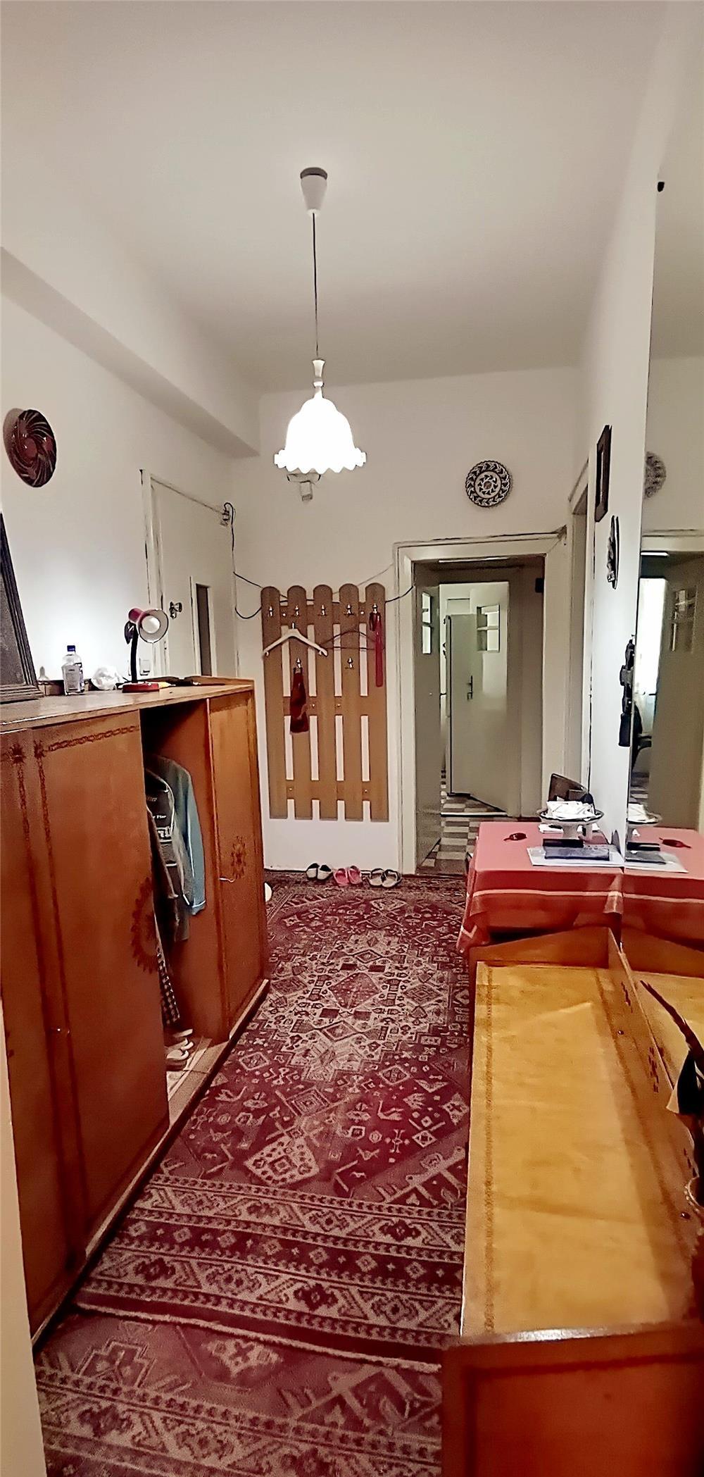 Posta mare, apartament cu 4 camere+1 birou, etaj 1,+boxa și garaj