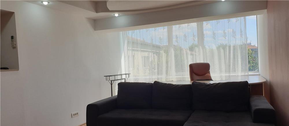 Pozitionare excelenta si zona linistita, spatiu foarte generos, recent renovat.