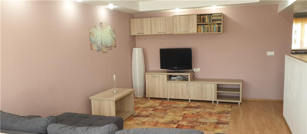 Pozitionare excelenta si zona linistita, spatiu foarte generos, recent renovat.