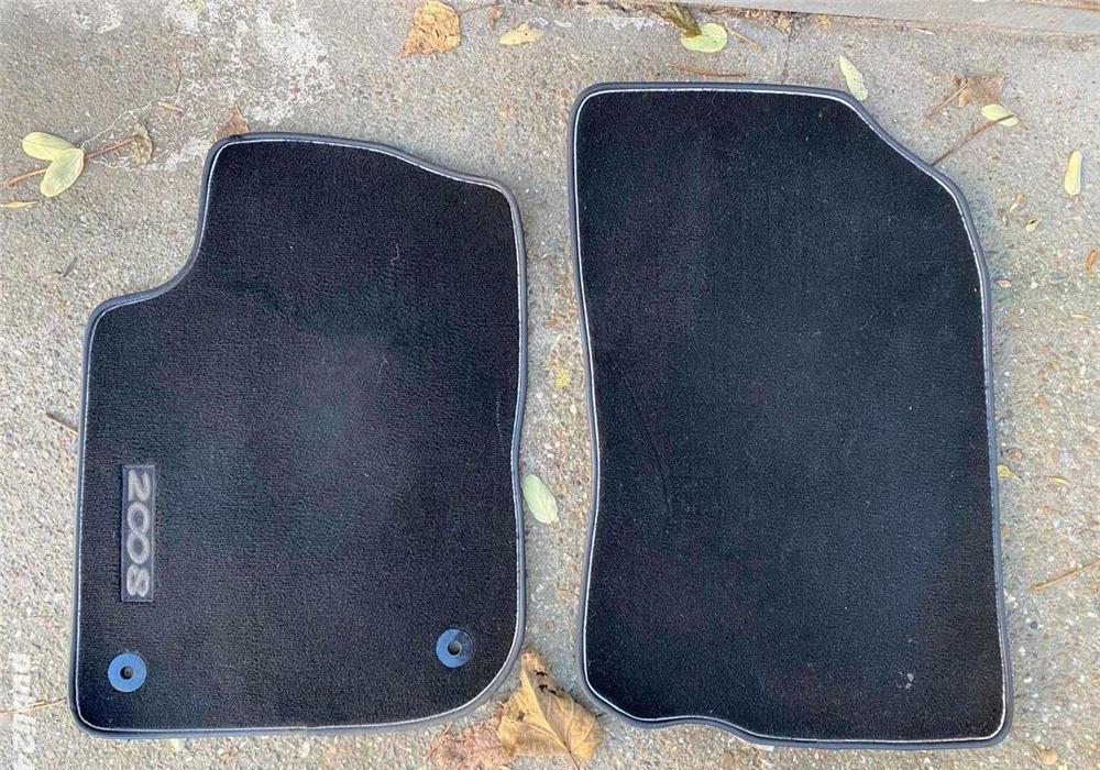 Presuri covorase fata din textil - mocheta, originale Peugeot 2008 model 2013 - 2018