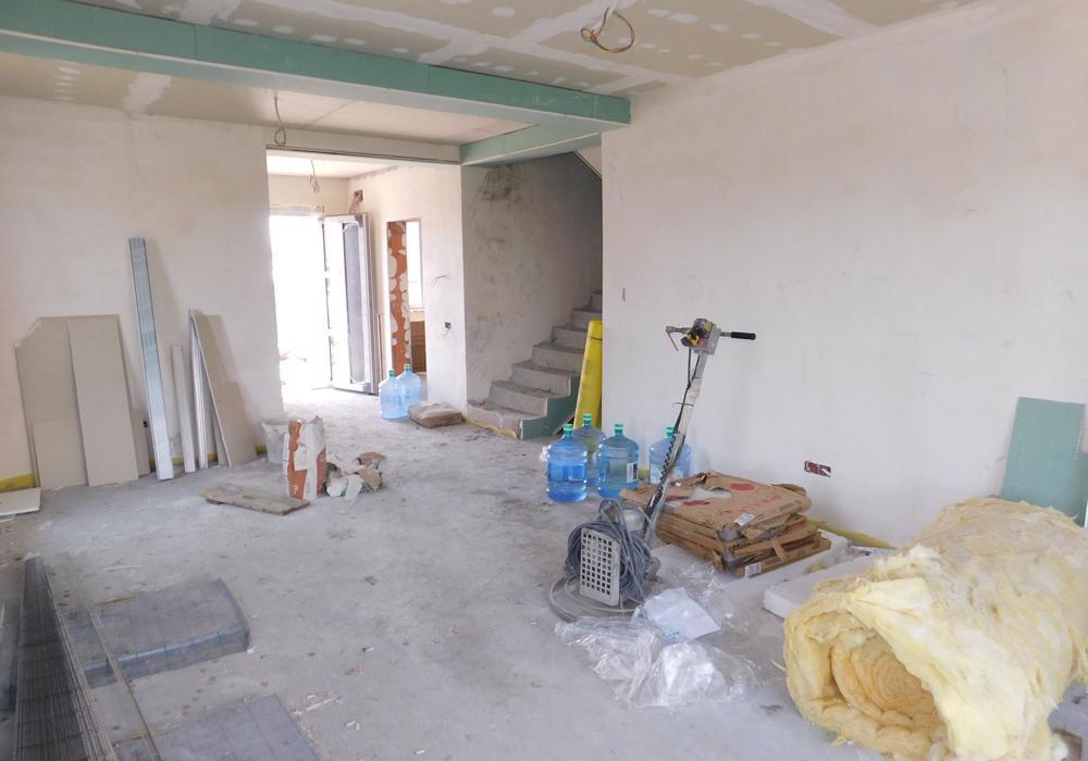 Proiect DEOSEBIT. cu 5 Camere - Langa ASFALT si mijloc de TRANSPORT.
