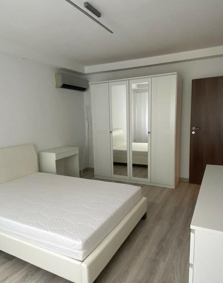 Propietar Apartament 3camere sector 4pret 107,000euro negociabil