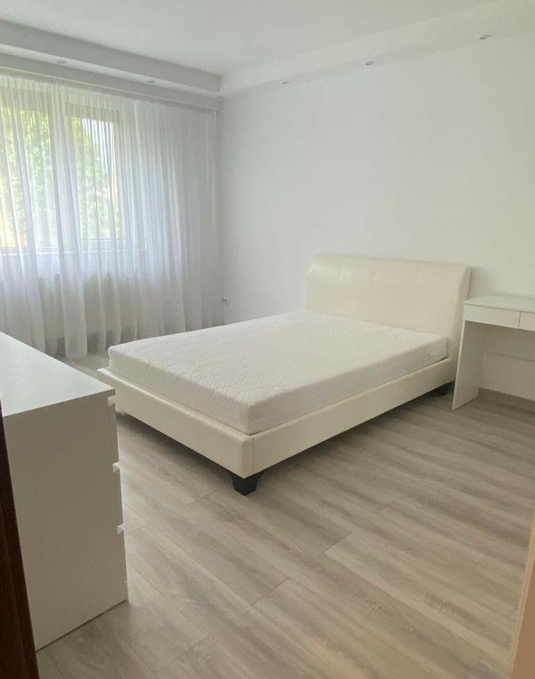 Propietar Apartament 3camere sector 4pret 107,000euro negociabil