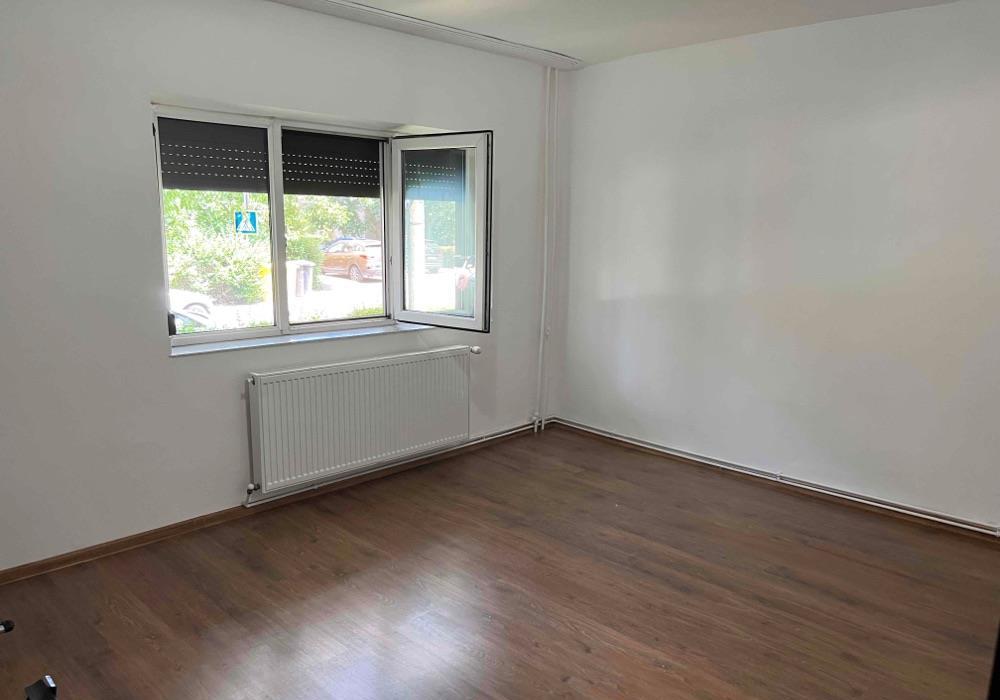 PROPIETAR- Vand apartament 2 camere. Decomandat