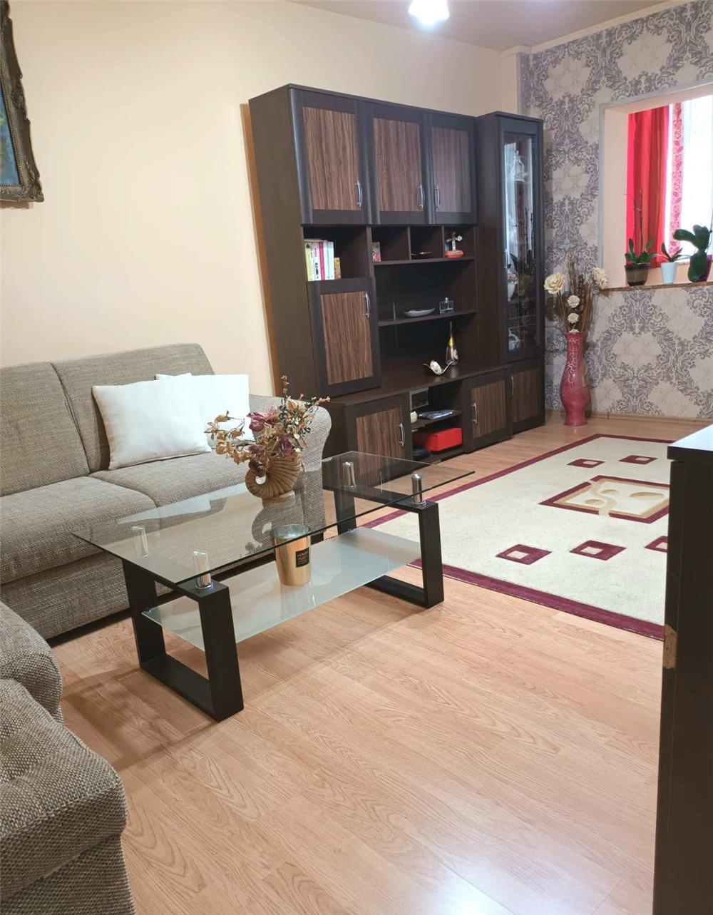 Propietar, vand apartament: 3 camere, decomandat, 96 mp, etaj 2 din 4.