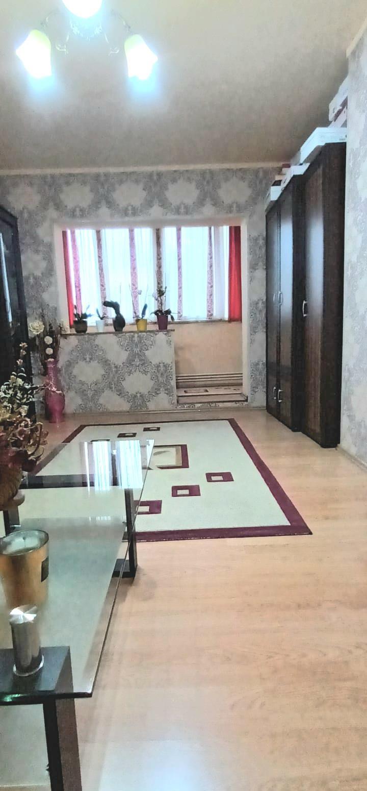 Propietar, vand apartament: 3 camere, decomandat, 96 mp, etaj 2 din 4.