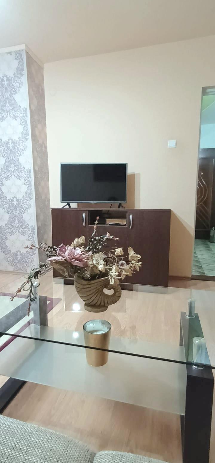 Propietar, vand apartament: 3 camere, decomandat, 96 mp, etaj 2 din 4.