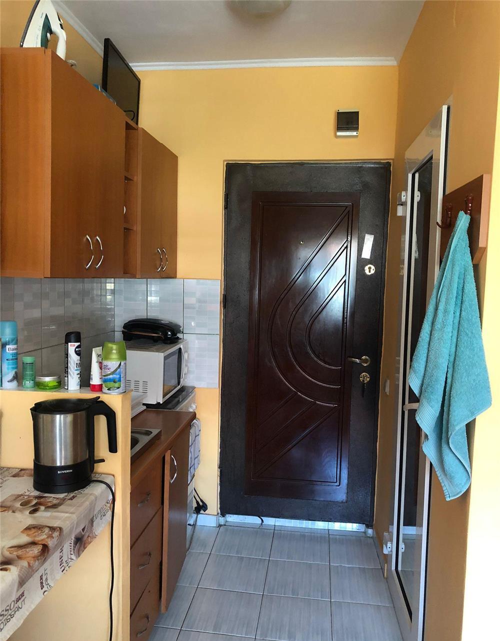 Propietar  vand garsoniera în bloc de apartamente