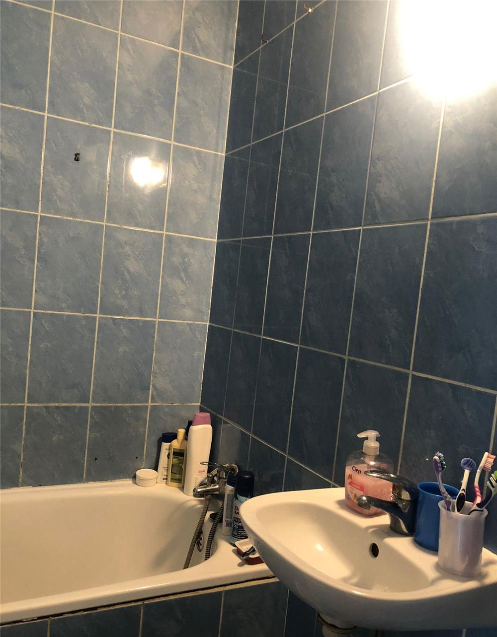 Propietar  vand garsoniera în bloc de apartamente