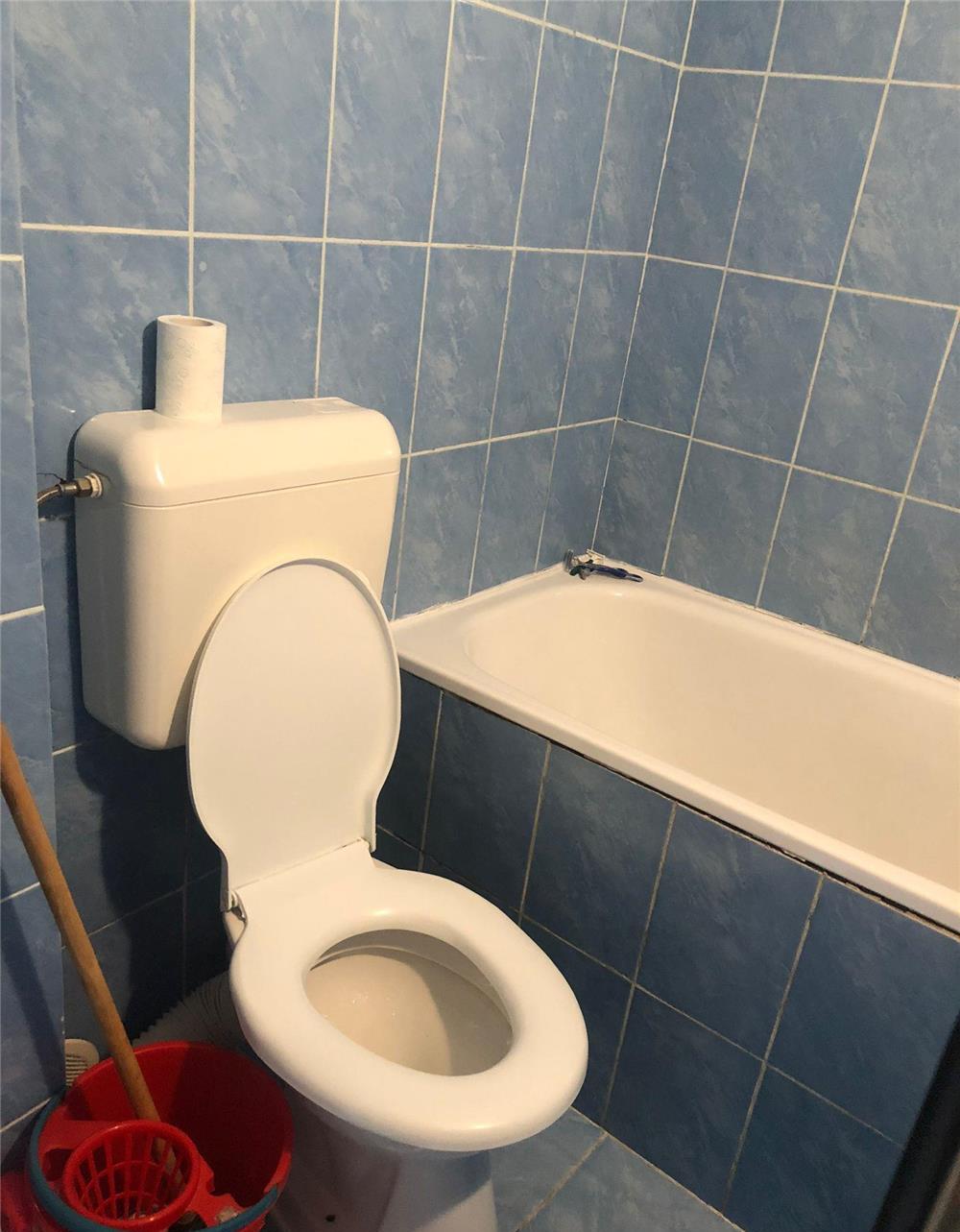 Propietar  vand garsoniera în bloc de apartamente