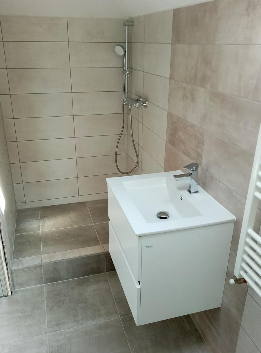 Proprietar 1/2 duplex 93 mp, 4 cam, 2 bai, toate utilitatile
