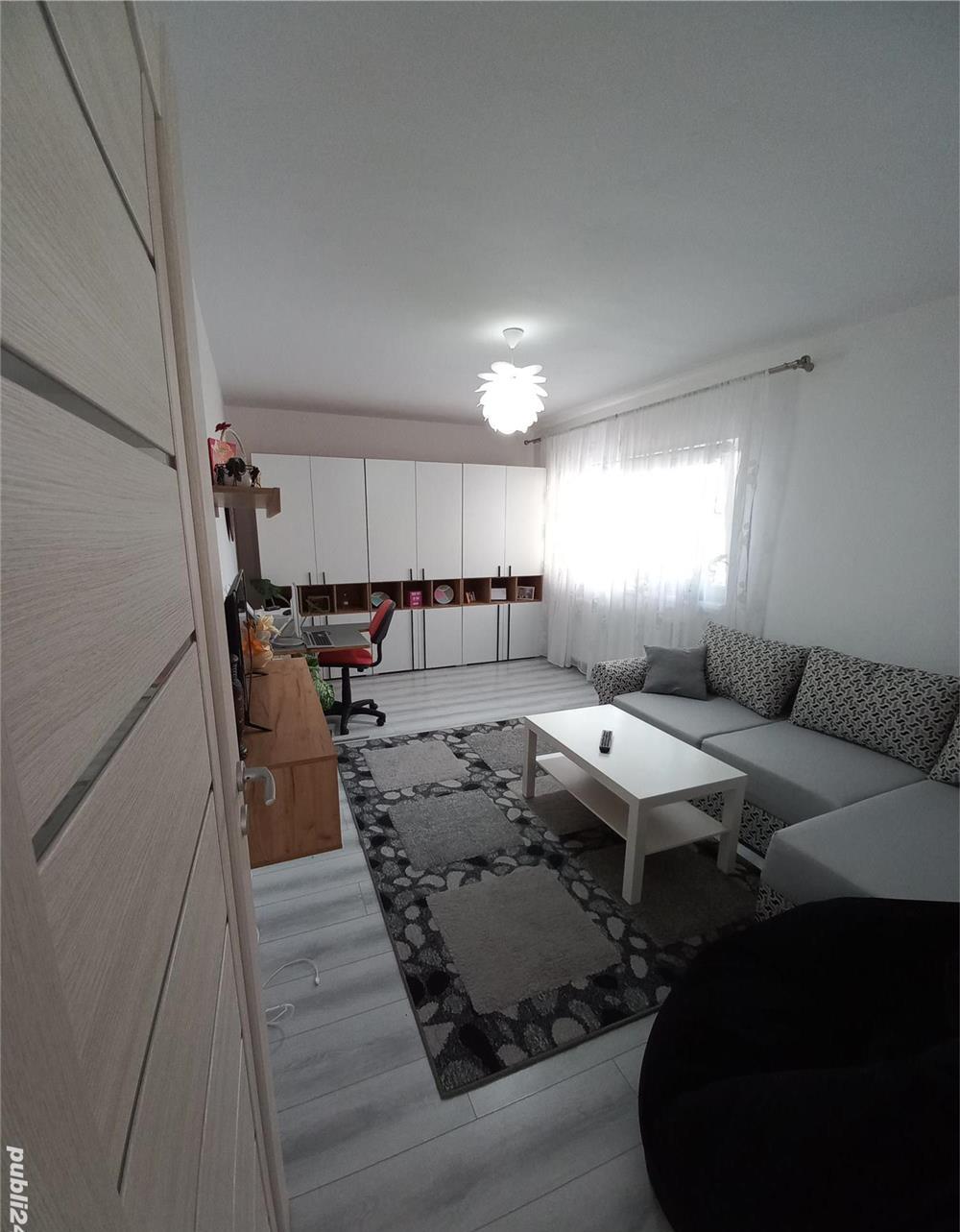 Proprietar 2 camere decomandat