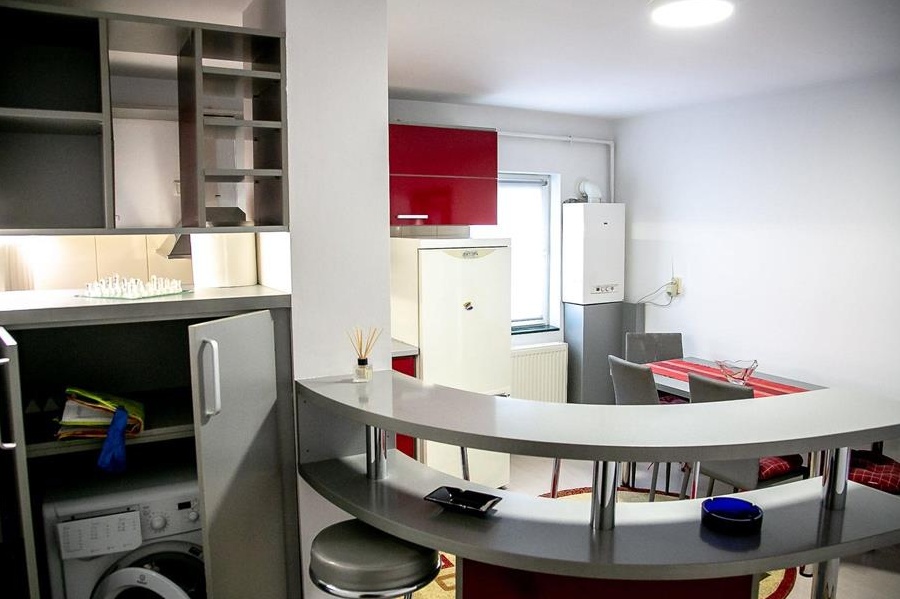 PROPRIETAR APARTAMENT 2 CAMERE  ZONA PRIMO INEL II CONSTANTA