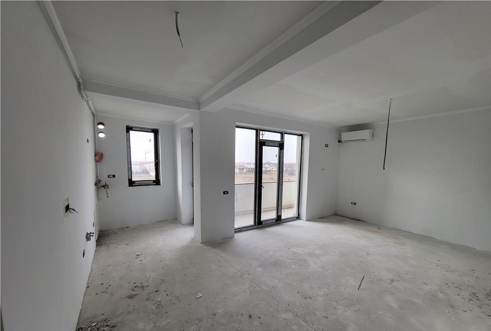 Proprietar. Apartament in bloc nou. Zona Braytim-Musicescu. Decomandat.