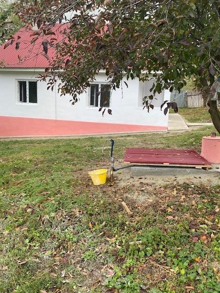 PROPRIETAR - BOHOCI casa la padure, proaspat renovata.
