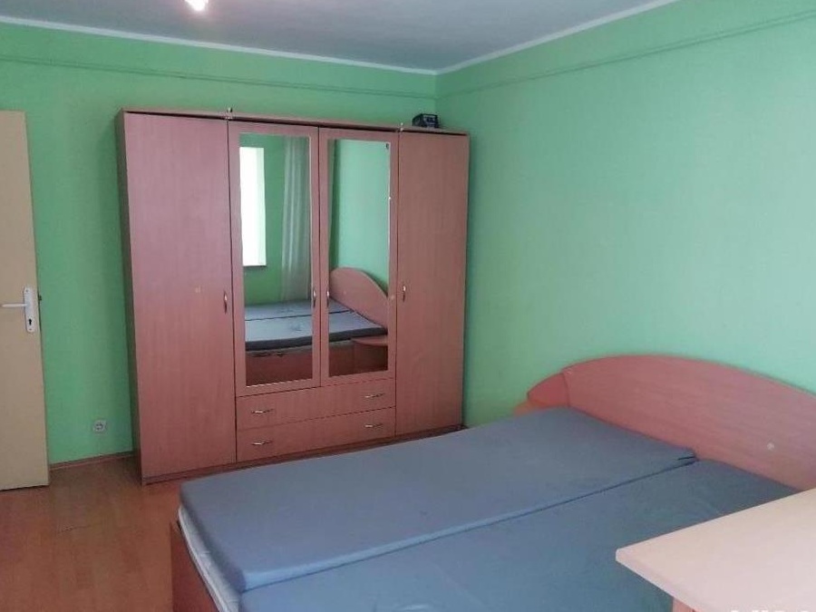 Proprietar dau spre inchiriere apartament 3 camere decomandat,in zona soarelui