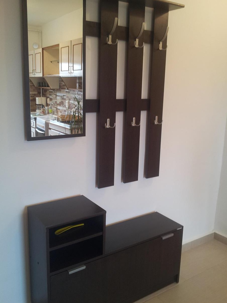 Proprietar, inchiriez ap cu 2 camere, decomandat, centrala